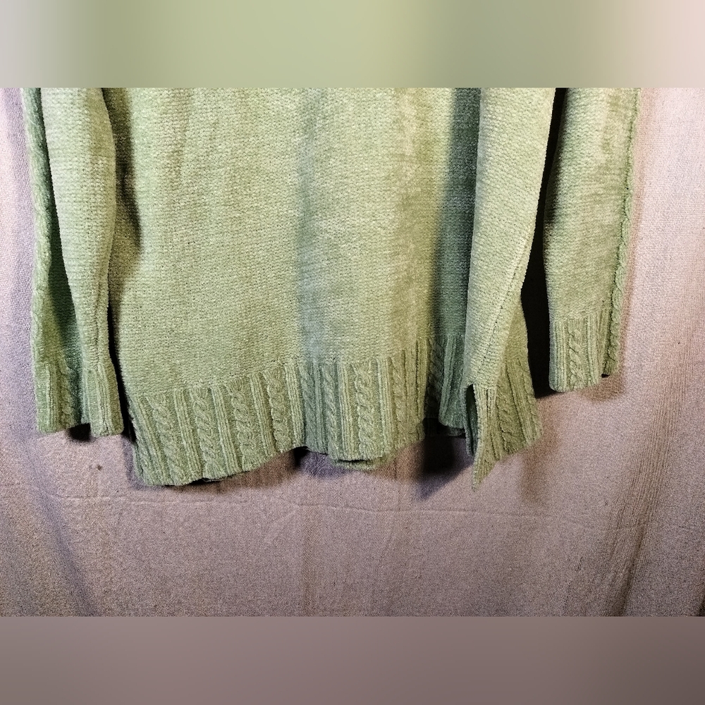 Vintage Woman's long green large Yarn Works sweater Irish knotwork design NICE! - Picture 5 of 7